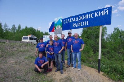 Нам туда.