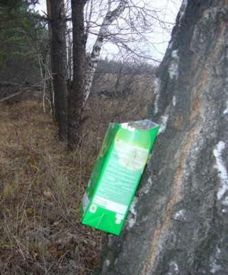 солонец из пакета сока.JPG