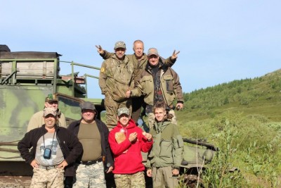 Наша команда вместе с нашими проводниками. Отличные кстати ребята, настоящие мужики.