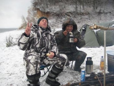 утро встретило нас снегом - и горячие пельмешки оказались как нельзя кстати