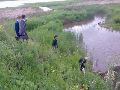 Взятие пробы &quot;чистой&quot; воды.