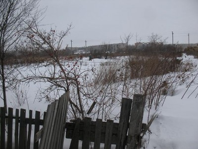 В нашем наспункте имеются полузаброшенные сад-огороды,которые фактически остались в черте города и постепенно застраиваются жилыми домами.